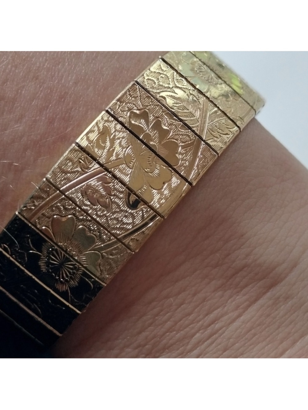 Vintage Sarah Coventry Goldtone Etched Stretch Bracelet